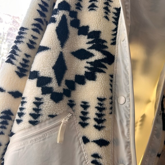 Davi&Dani Boutique Fleece Tribal Jacket - Picture 4 of 7